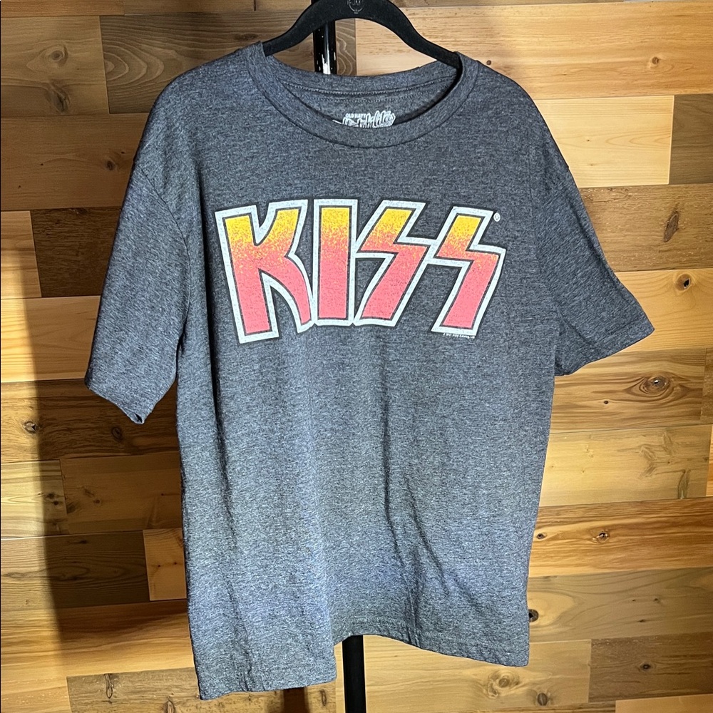 Old Navy Gray Tee with Kiss Logo